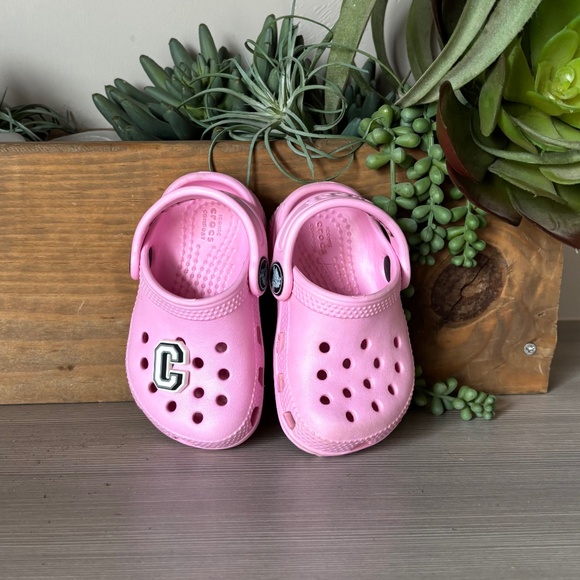 CROCS Children's Size 4. Pink - Picture 1 of 6